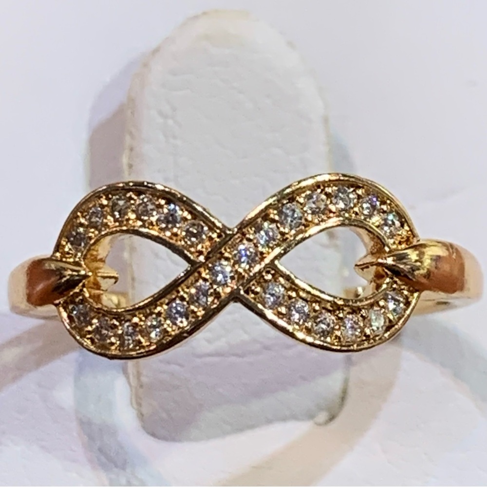 18k yellow gold-plated  Infinity Pavé Ring with Sparkling Stones